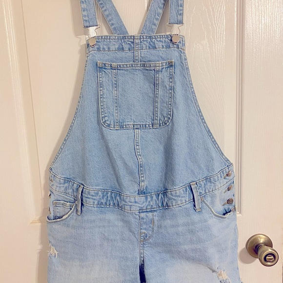 Target Maternity Overall Shorts - Picture 2 of 4